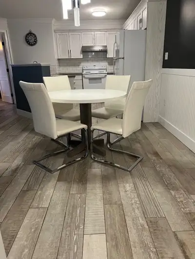 2 bedroom, 2 bathroom condo for rent on the west side of Grande Prairie. Condo is partially furnishe...