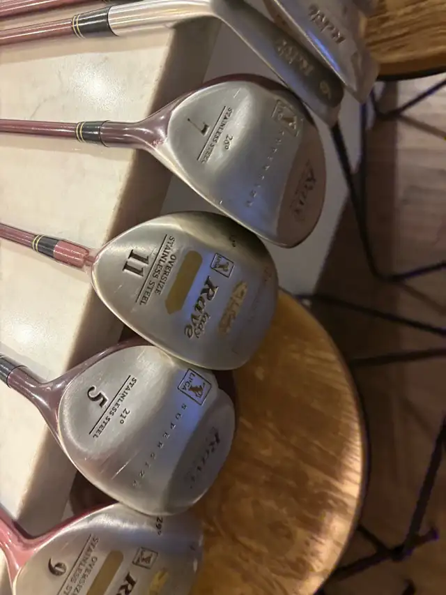 women’s right handed golf set and bag in Golf in Guelph - Image 9