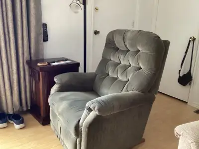 Used and in excellent condition with no rips or tears.reason for selling,now need a power lift chair...