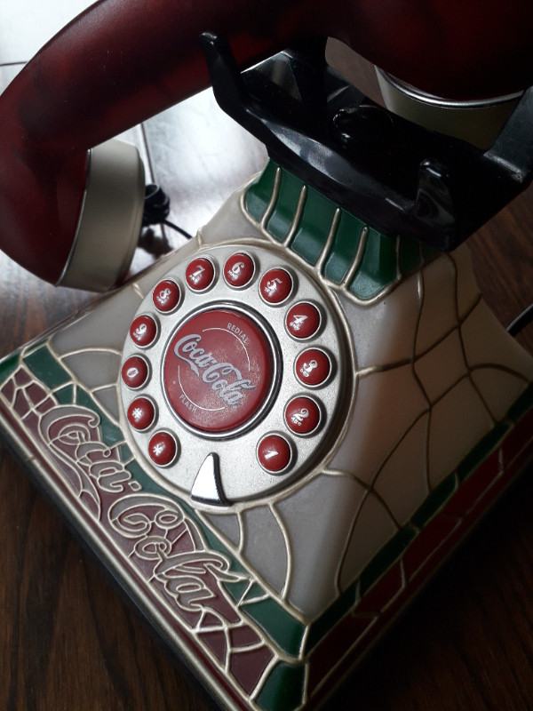Coca Cola 2001 Tiffany Style Stained Glass Look Light Up Phone in Arts & Collectibles in St. Catharines - Image 2