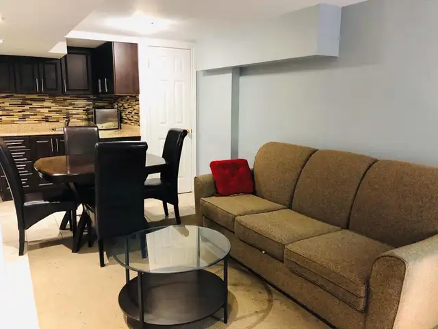 Walkout 2 bedrooms basement, 2 parkings, Fully Furnished