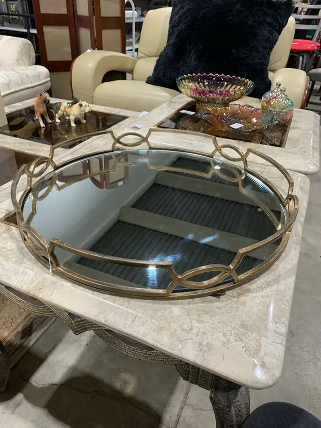 Large Round Mirror Tray in Home Décor & Accents in Calgary - Image 3