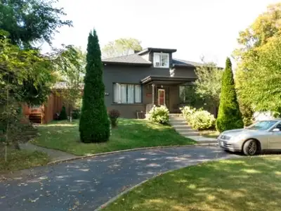 House is on a ravine lot, on a quiet dead-end street in the core area of Kincardine. Only a block aw...