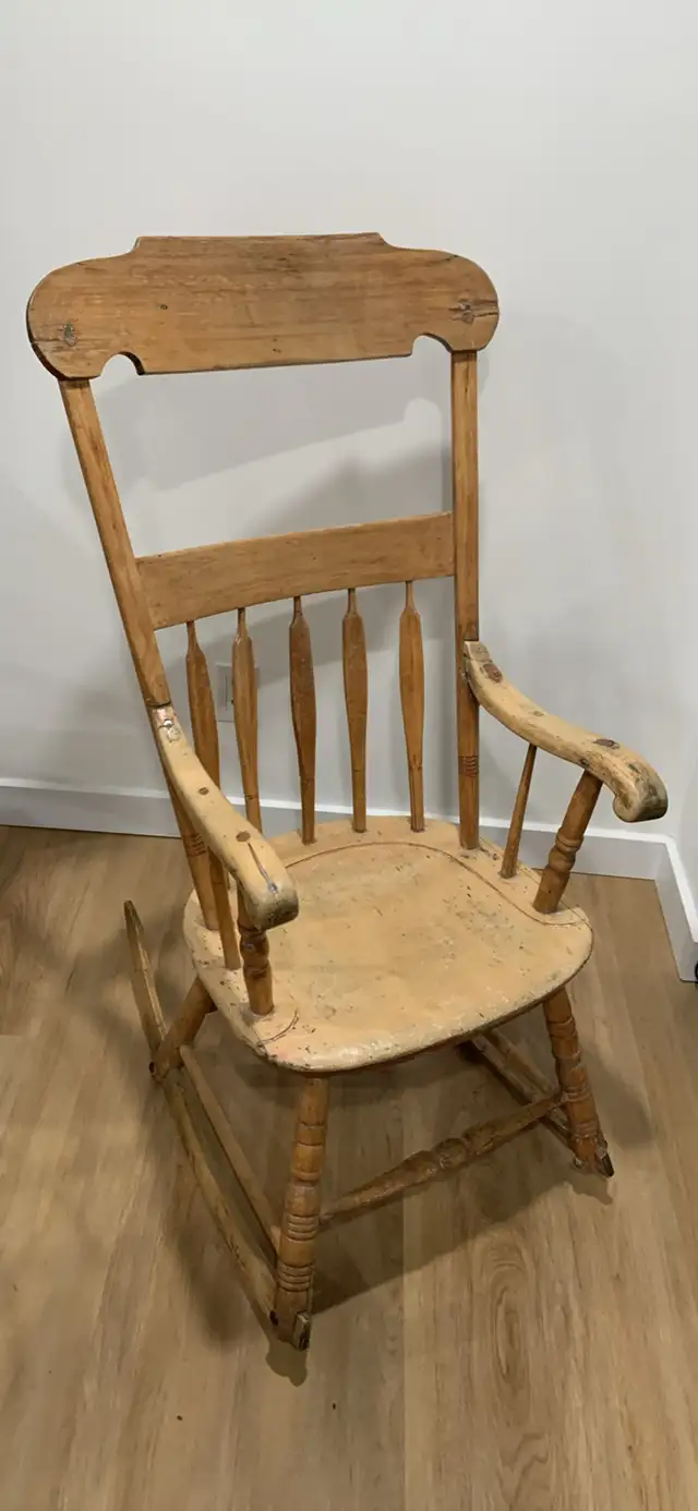 Antique Arrowback Windsor Rocking Chair Boston Rocker Primitive in Chairs & Recliners in Ottawa - Image 2