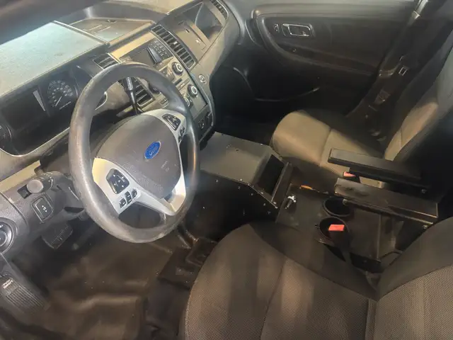 Ford Taurus Police Interceptor  dans Autos et camions dans Région d’Oshawa/Durham - Image 6