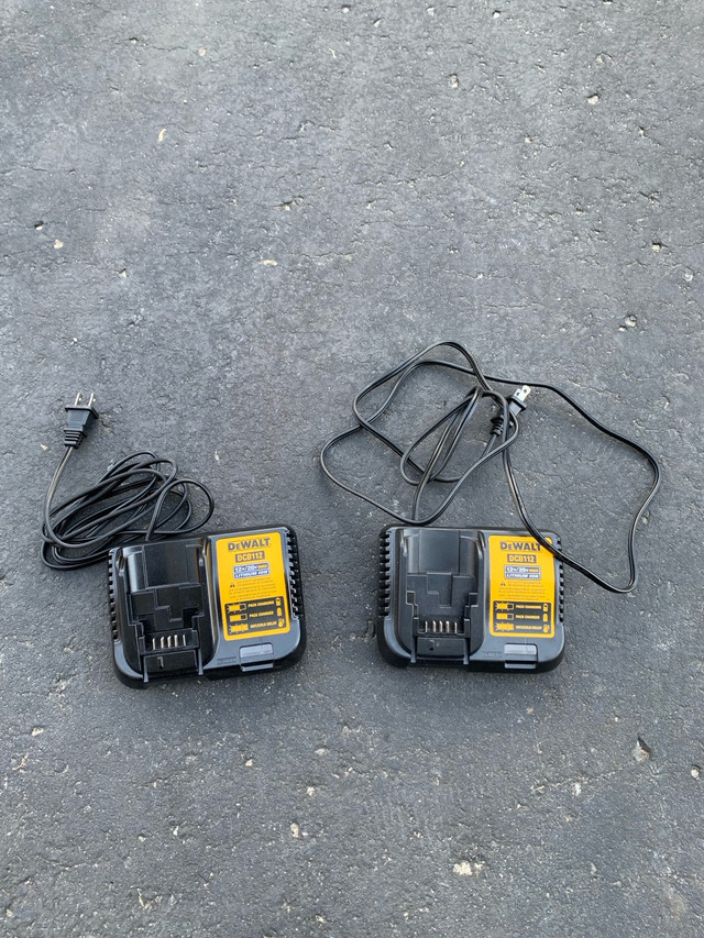 Dewalt Battery Chargers in Power Tools in Barrie
