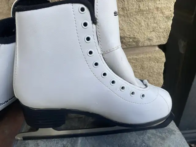 Schwinn Figure Skates size 5 in Skates & Blades in Oakville / Halton Region - Image 3