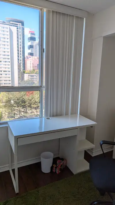 Fully furnished bedroom available near Square one.