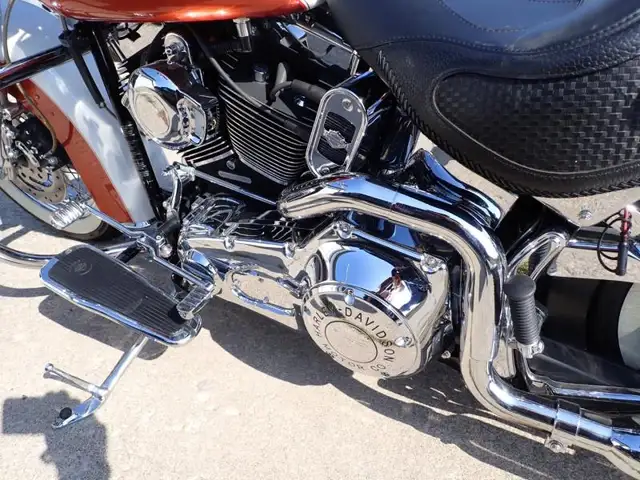 2006 Harley-Davidson Softail Deluxe Motorcycle in Motorcycle Parts & Accessories in City of Toronto - Image 8
