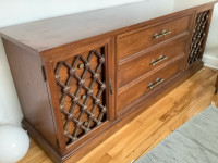 Commode en bois d’orme