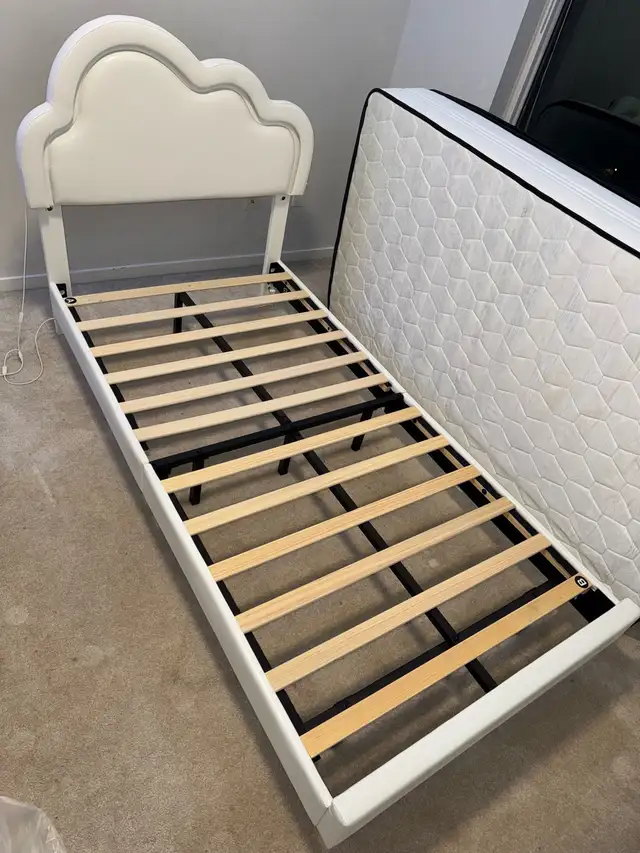 Twin Bedframe ans Mattress in Beds & Mattresses in Delta/Surrey/Langley - Image 4