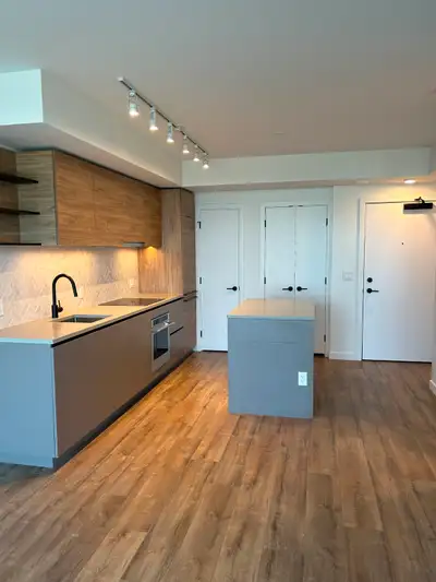Luxury High-Rise Condo for Rent – Surrey City Centre 1 Bed + 1 Bath | 1 Parking | Available April 1,...
