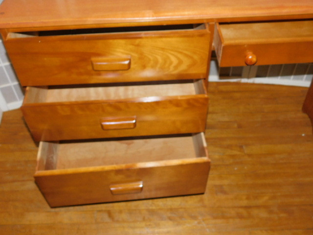 Maple Desk in Desks in North Bay - Image 2