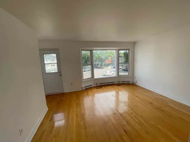 Beautiful 5 1/2 near all amenities62854414222979121