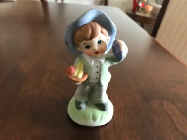 Figurines en porcelaine in Arts & Collectibles in Drummondville - Image 5