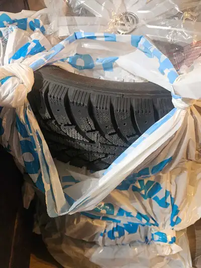 I am selling a set of used winter tires, size 195/65R15 91T. These SW606 tires are ready to tackle t...