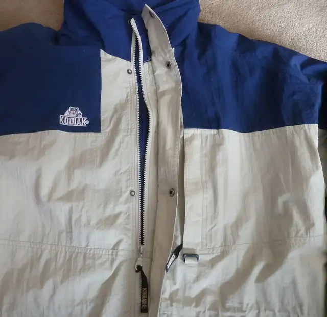 Kodiak Waterproof Light Nylon Jacket (Mens XL) in Men's in Calgary - Image 5