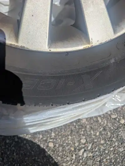 4 SNOW TIRES FOR SALE 205/60R/16 GREAT CONDITION. 250$