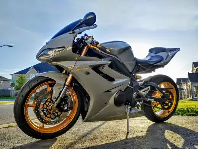 ***2012 Triumph Daytona 675 24,000kms ***PLEASE TEXT WITH OFFERS 4168567278 This bike turns heads an...