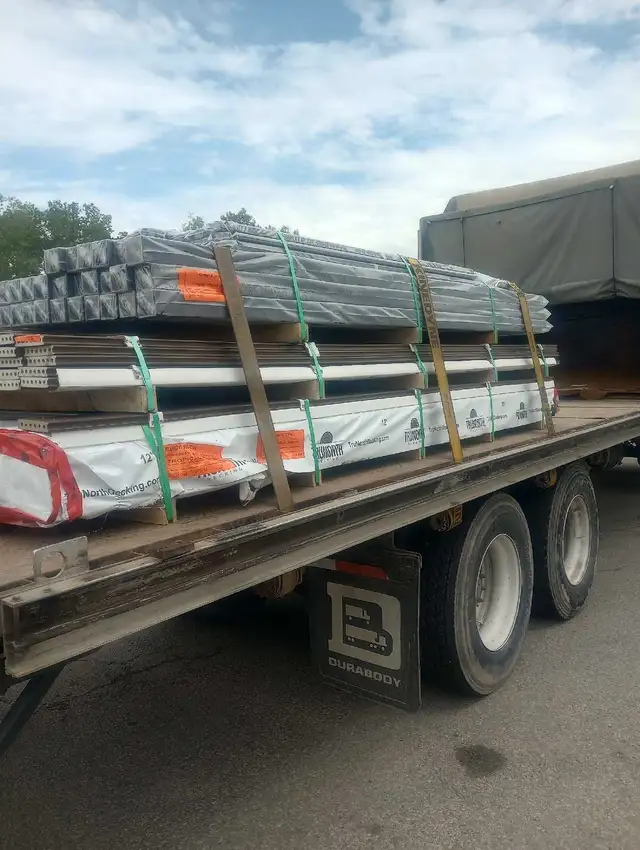 flat bed 28 feet GW 54.600 Lbs service 63006659601027122