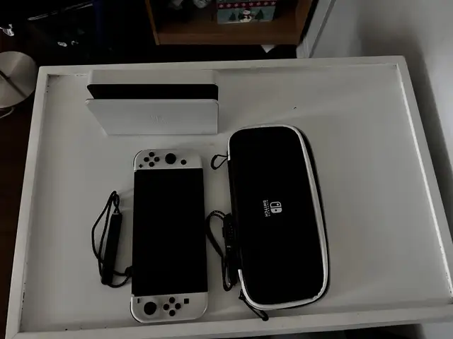 Nintendo switch oled in Nintendo Switch in Québec City - Image 2