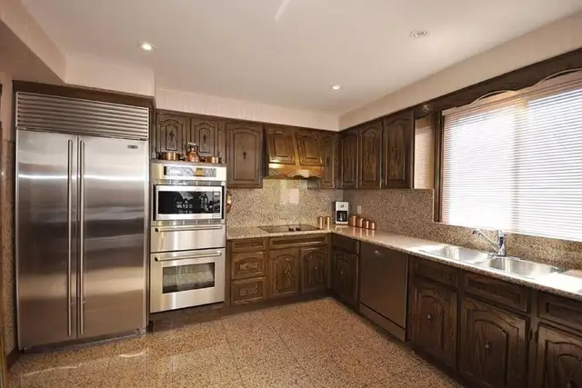 Avail Now! Deluxe Queen Room - West Toronto near York U & Humber in Short Term Rentals in City of Toronto - Image 5