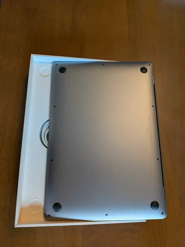 Apple M1 MacBook Air Bundle in Laptops in Winnipeg - Image 8