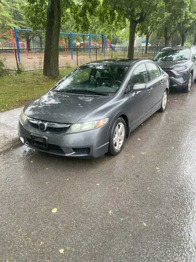 2009 HONDA CIVIC SPORT $1800 - DRIVE WELL AND RELIABLE CAR (VÉHICULE ROULE BIEN ET FIABLE) - 5 SPEED...