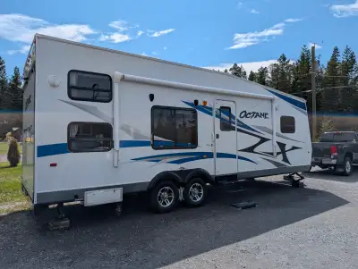 28ft of living space. 31.5ft hitch to bumper. 6890lbs dry weight. 4010lbs payload capacity. In great...