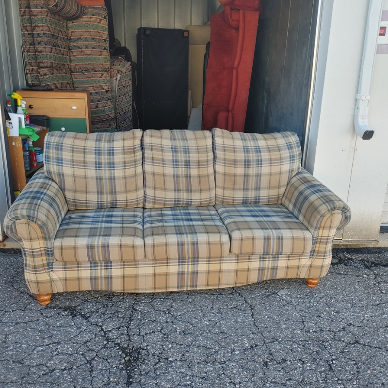 Plaid couch | Couches & Futons | Ottawa | Kijiji