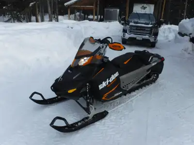 Skidoo Sport Summit 800 ptek c/w cover. 2 spare(new) belts. hitch, tail bag( skidoo) electric goggle...