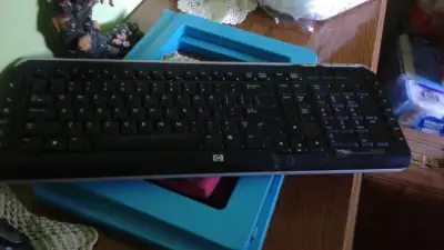 Clavier pour ordinateur, avec fil Vente à l'unité ou les deux ensemble Le prix indiqué est pour un c...