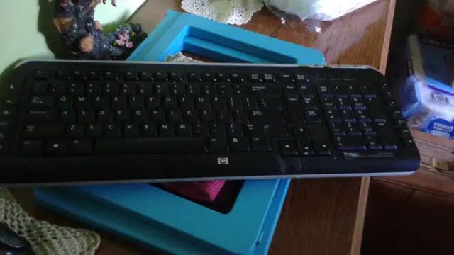 un clavier pour ordinateur in Desktop Computers in West Island - Image 2