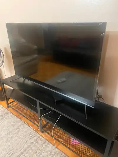 TCL 55” CLASS 5 - SERIES 4K QLED DOLBY VISION HDR SMART ROKU TV Used like new in very good condition...