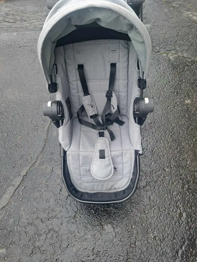 Baby Stroller (double) in Strollers, Carriers & Car Seats in Trenton - Image 6