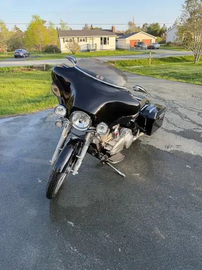 I'm selling my 2009 Harley Davidson Ultra Glide, dressed as a Street Glide. touring motorcycle known...