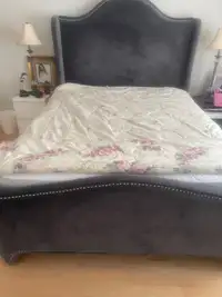 Queen size bed 