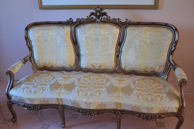 gold wooden frame and yellow upholstered antique style sofa Sofas et