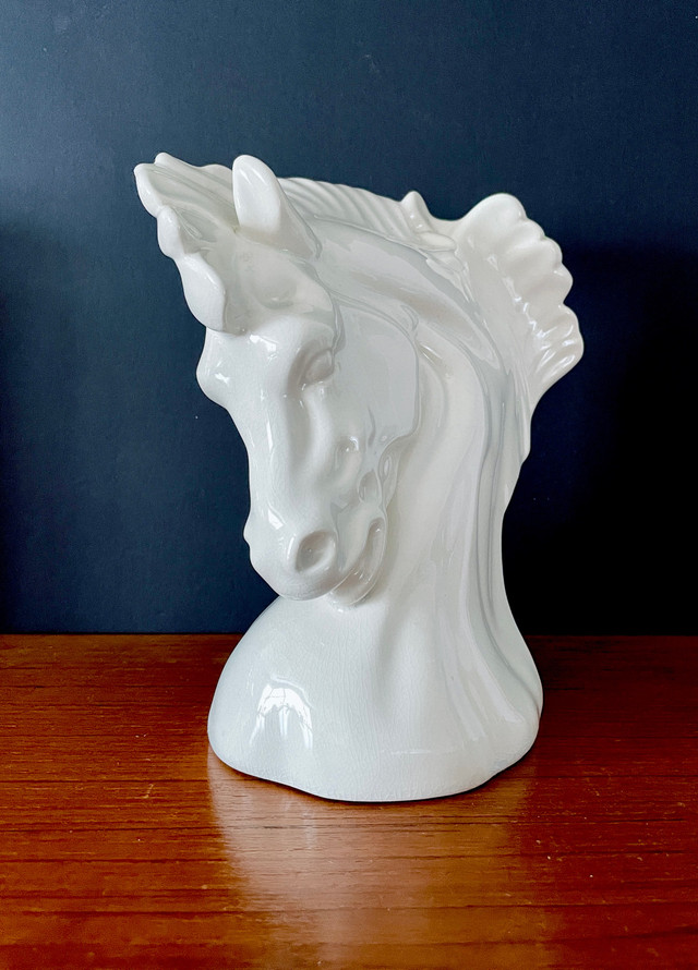 Ceramic White Horse Head Bust in Arts & Collectibles in Markham / York Region - Image 3
