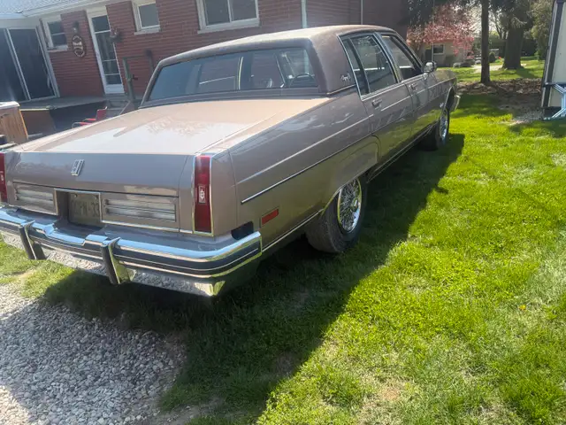 1983 Oldsmobile 98 in Classic Cars in Grand Bend - Image 5