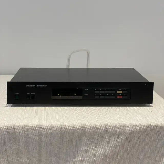 Proton 440 AM/FM Stereo Tuner in Stereo Systems & Home Theatre in Markham / York Region - Image 2