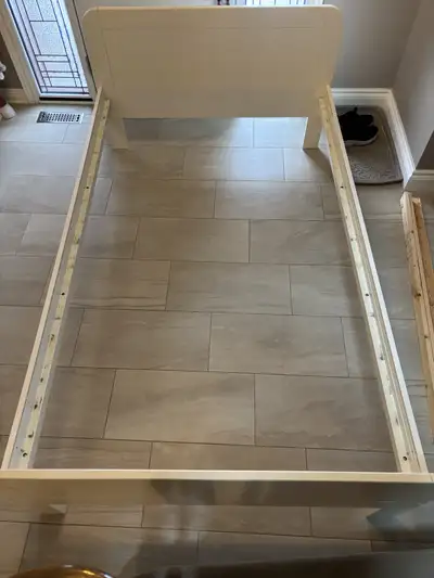 This bed frame set is from the 1990's and includes the wooden headboard, footboard, the side panels,...