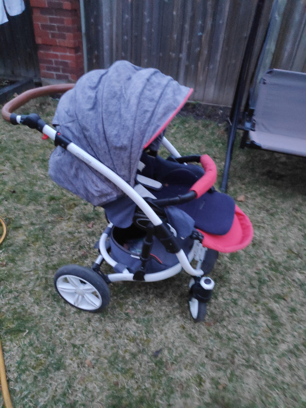 Stroller in Strollers, Carriers & Car Seats in City of Toronto - Image 2