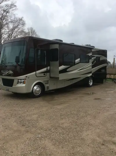 34 foot in good condition, gas model with 3 tipouts