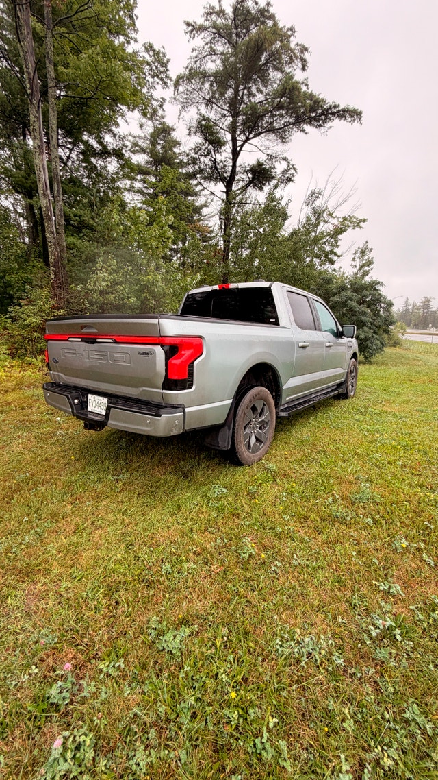 Ford F-150 Lightning XLT Lariat 2023 — photo 4