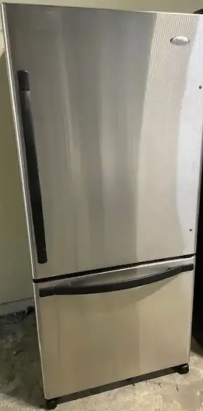frigidaire stanless 195$ possibilité de livraison , View more