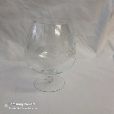 Vintage Cut flower motif. 6.75"h x 5"w. Excellent, displayed condition. Large size feels great cradl...