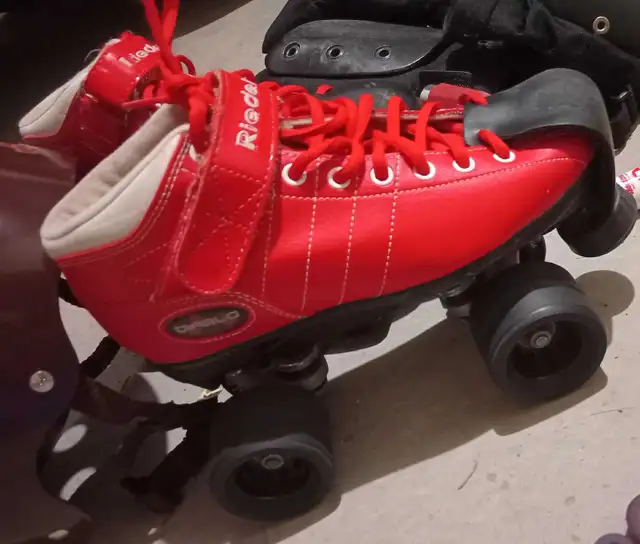 Womens Roller Skates - Lots of extras! in Skates & Blades in Peterborough - Image 2