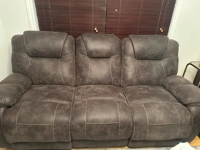 Ensemble de canapé en cuir in Couches & Futons in Laval / North Shore - Image 2
