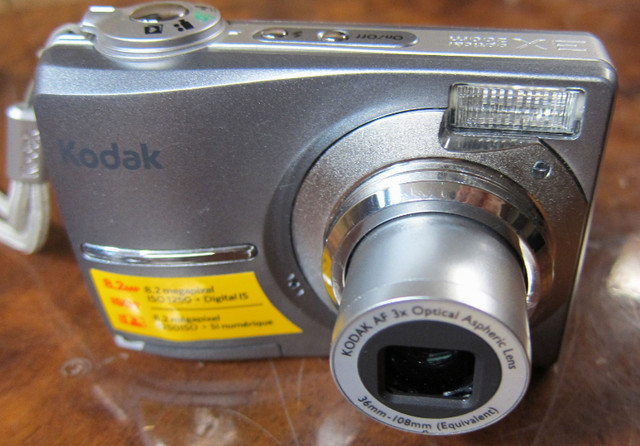 KODAK C813 DIGITAL CAMERA 8.2MP AA BATTERIES SD CARD INCLUDED! in Cameras & Camcorders in Ottawa - Image 2